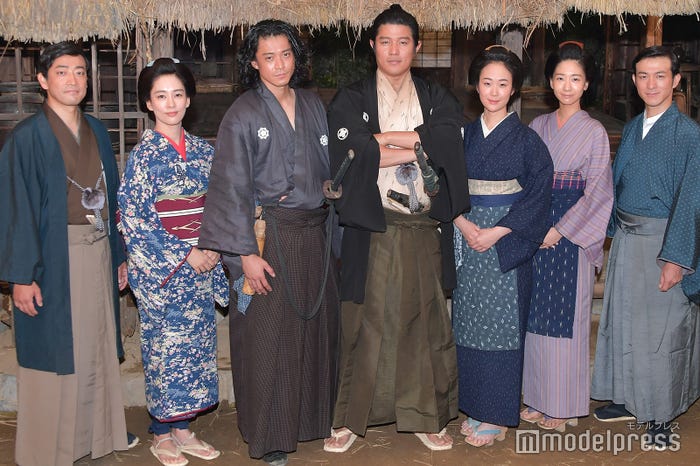 迫田孝也、水川あさみ、小栗旬、鈴木亮平、黒木華、柏木由紀、田上晃吉(C)モデルプレス