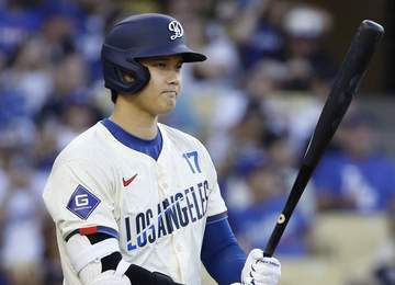 大谷翔平が好機でABS三振 アウトロー見極めでボール判定も覆る ベンチに戻る際に悔しさにじませる