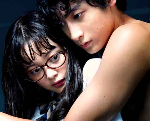 “びしょ濡れ”玉城ティナ&“上裸”小関裕太、ロッカーで密着 衝撃シーンに視聴者興奮「刺激が強すぎ」