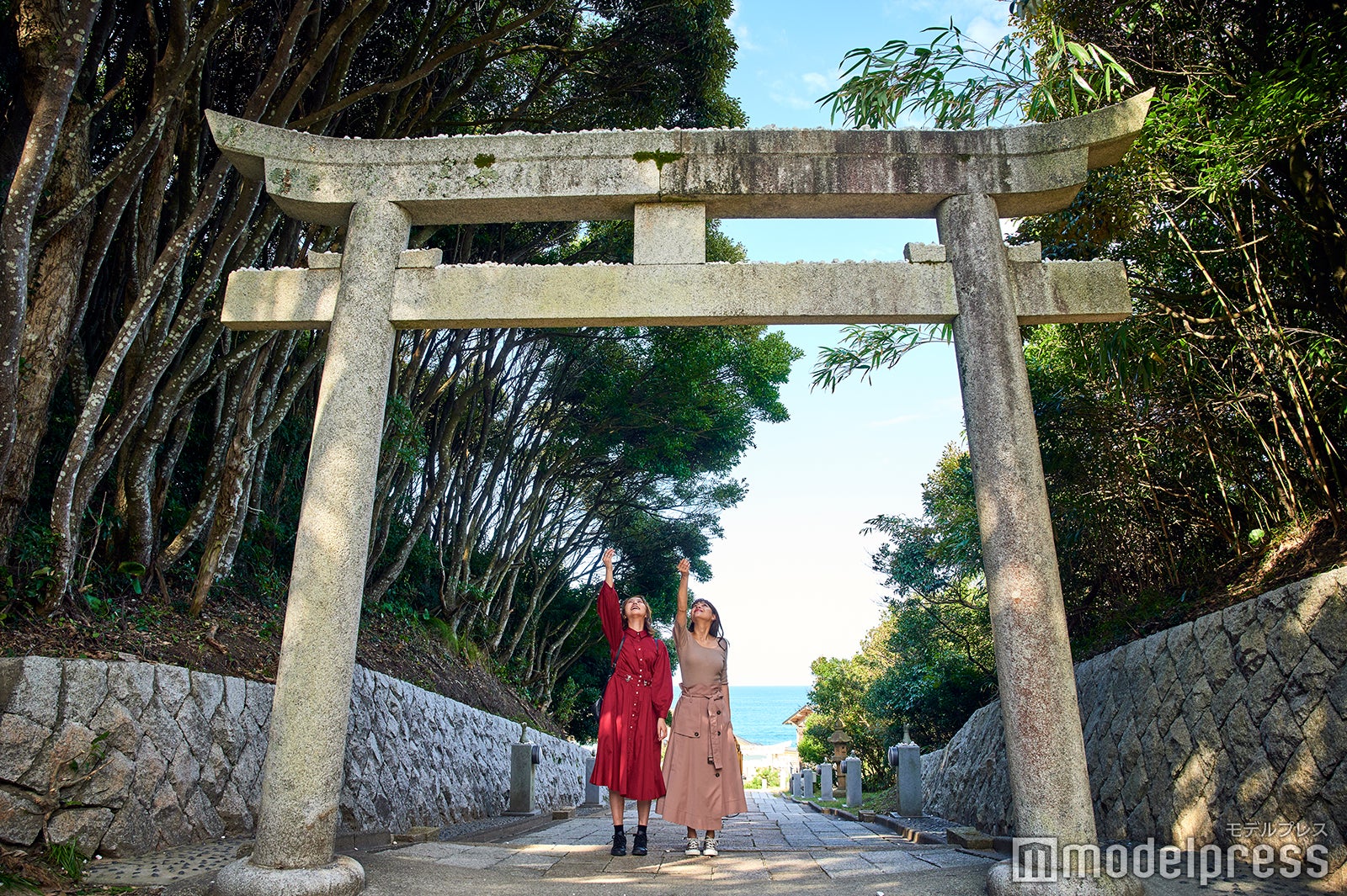 恋のご利益を願って（C）モデルプレス