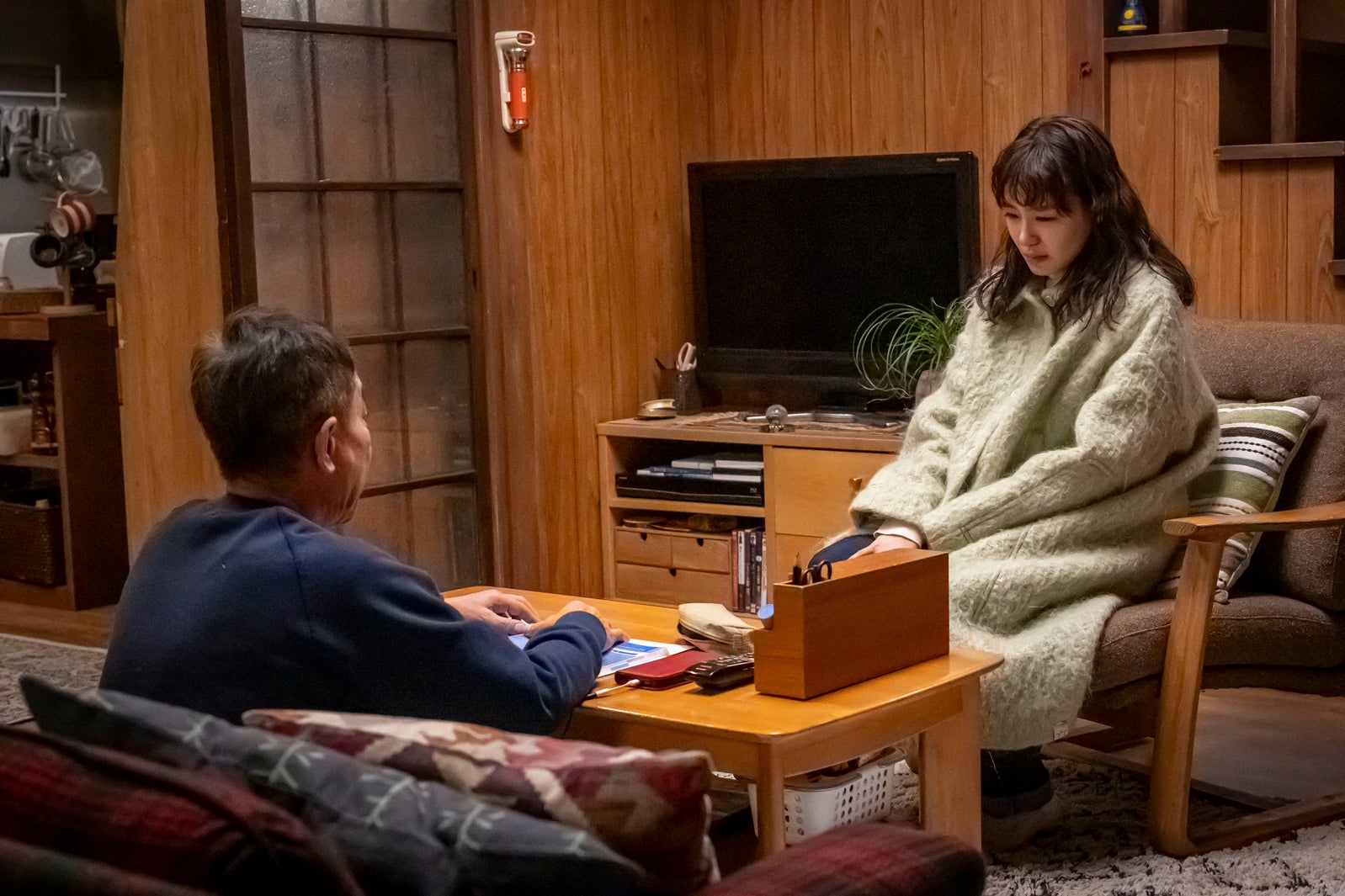 木梨憲武、奈緒「春になったら」（C）カンテレ