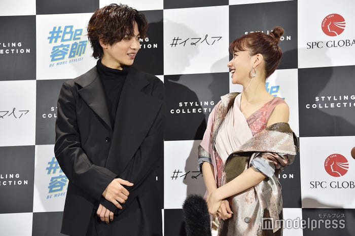 互いに挑戦してほしいヘアスタイルを明かす志尊淳&山本舞香(C)モデルプレス
