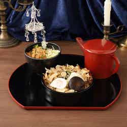 そば1枚+カツ丼セット税込2,280円(C)青山剛昌/小学館・読売テレビ・TMS 1996