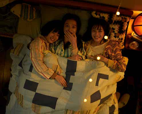 広瀬すず・杉咲花・清原果耶が姉妹のようにリラックス「片思い世界」メイキングショット解禁