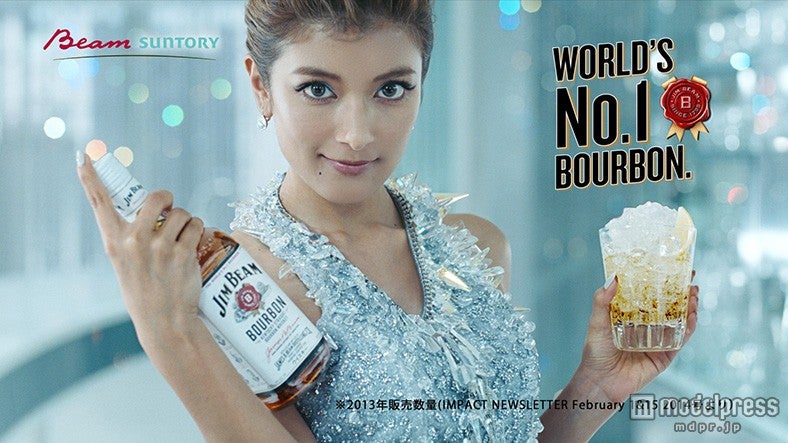 ローラ、イメージ一新“クール”＆“スタイリッシュ”なランウェイ披露