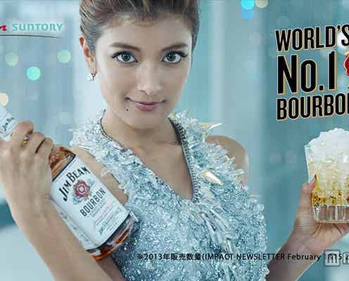 ローラ、イメージ一新“クール”&“スタイリッシュ”なランウェイ披露