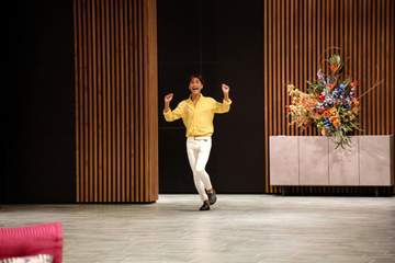 【VIVANT】強烈キャラ・チョッキー登場 イメージビジュアルでは紫スーツでさわやか男性姿だったのに