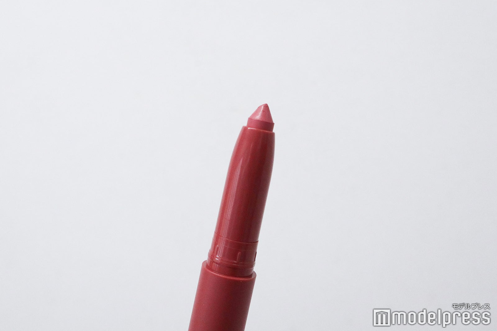 細いペン先で理想のリップフォルムを描くことができる（C）モデルプレス