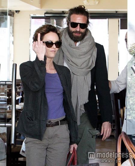 ヴァネッサ・パラディ、ジョニー・デップのプロポーズの噂に対抗？