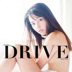 春花ファースト写真集『DRIVE』表紙　撮影：武田真由子　ワニブックス刊