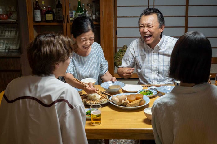 宮崎美子、相島一之/「魔法のリノベ」第7話より(C)カンテレ