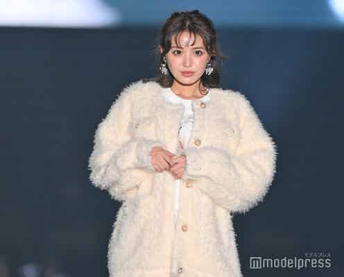 香音、ミニスカでほっそり美脚見せ 甘めスタイリングでランウェイ降臨【TGC北九州2024】