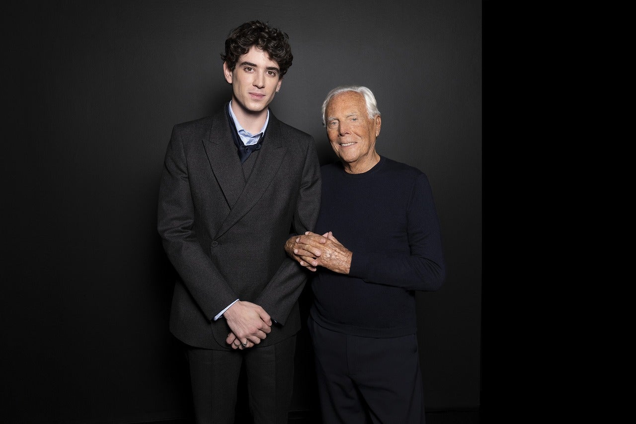 ニコラ・モーパス、ジョルジオ・アルマーニ「エンポリオ アルマーニ24春夏ウィメンズコレクションショー」より（提供写真）