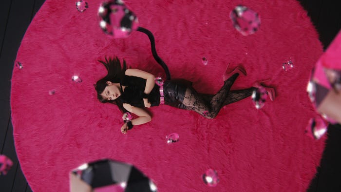 橋本環奈/新TV-CM「黒猫カンナ」篇より