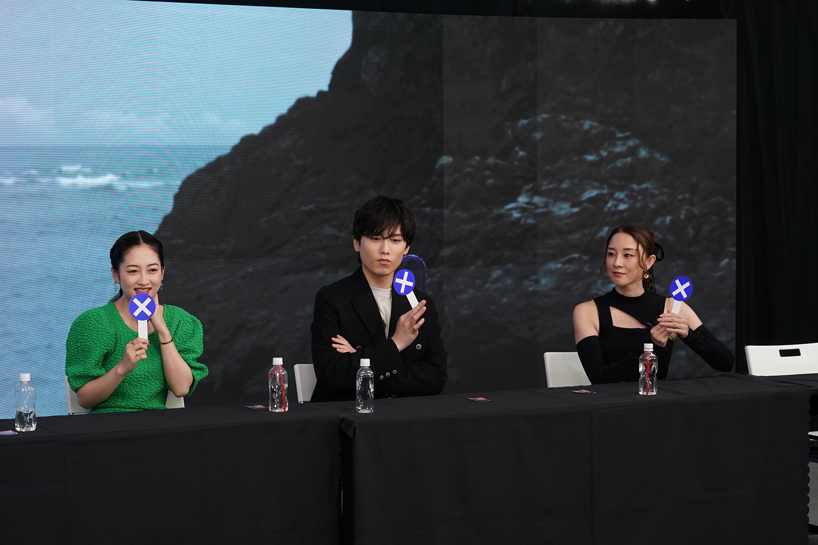 川添野愛、水石亜飛夢、伊藤歩（C）2023「忌怪島／きかいじま」製作委員会