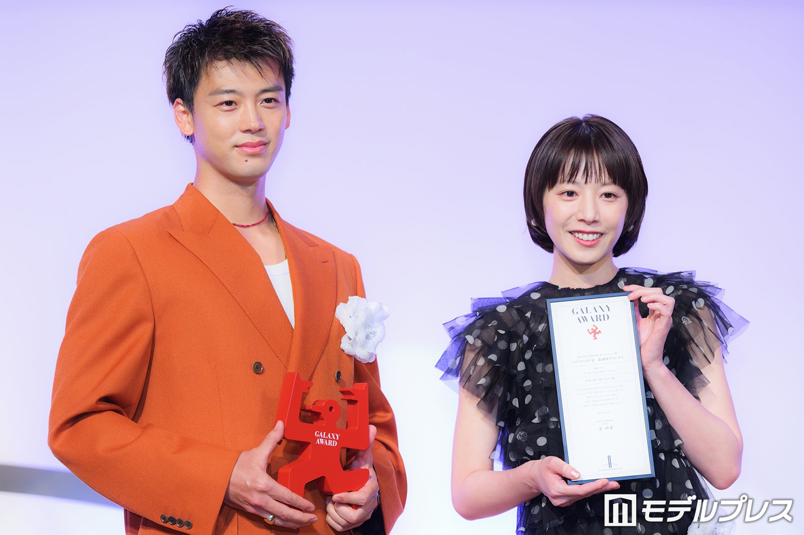 竹内涼真、夏帆（C）モデルプレス