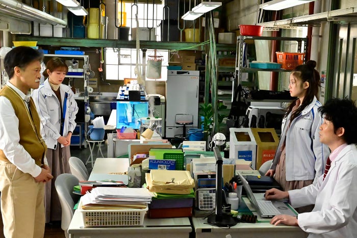 橋本じゅん、石原さとみ、今田美桜、高橋努 「恋はDeepに」最終話より(C)日本テレビ