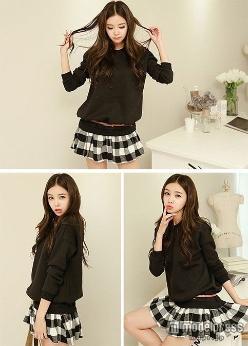 スウェット×チェックのドッキングワンピース／画像提供「OGAGEJAPAN」4,980円（税込）