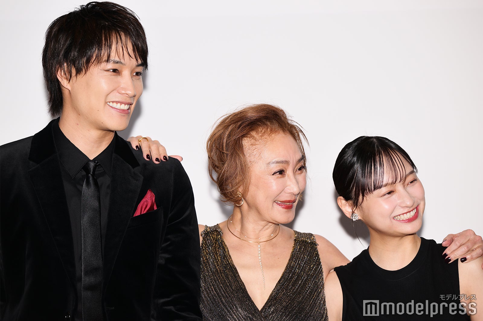 鈴木伸之、浅野温子、影山優佳（C）モデルプレス