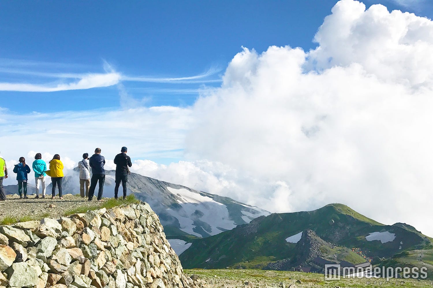夏の北アルプス登山で人気!「白馬岳」で大雪渓と天空の花畑が奏でる大自然を満喫<登山レポ>