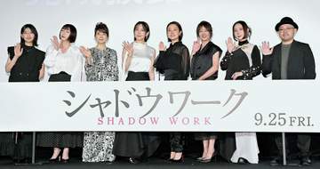 真ん中の生地ない！「どうやって着るの？！」吉岡里帆の左端、凄い複雑ドレスの22歳女優に視線集まる 大河「光る君へ」で注目