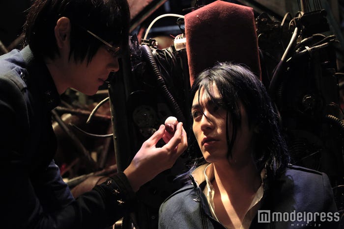 ゼラ(古川雄輝)とジャイボ(間宮祥太朗)の妖艶な絡みは大きな見どころ(C)2016『ライチ☆光クラブ』製作委員会