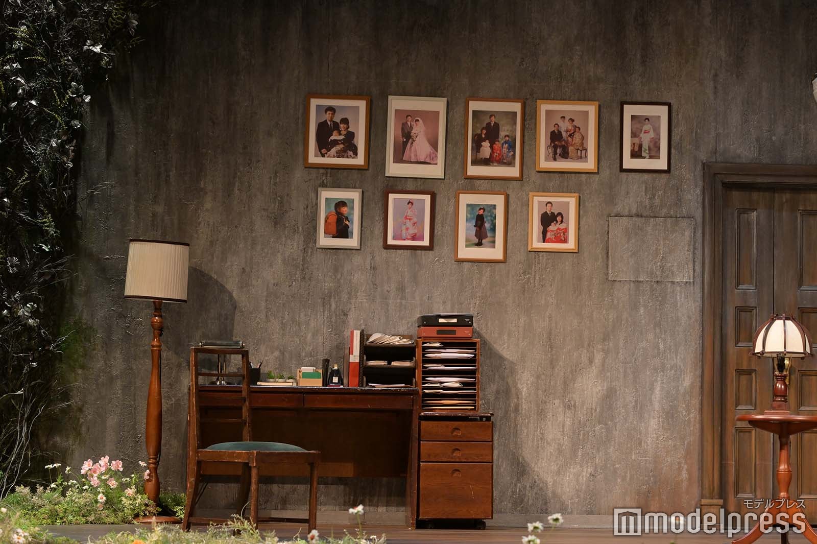 「多重露光」セット（C）モデルプレス