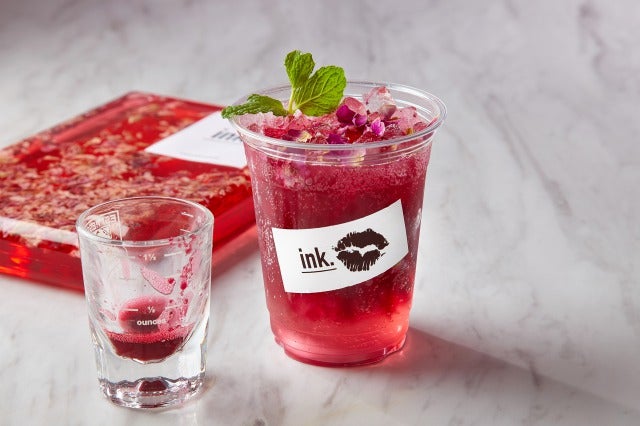 バラの香りがするハーブティーのような味わいのローズ・ペタル／画像提供：ink. by CANVASTOKYO