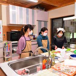 松浦のご家庭におじゃましてアジフライ作り体験(C)モデルプレス