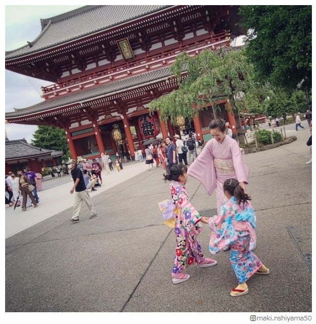 西山茉希、顔出し“母娘3ショット”公開「似てる」「素敵な家族」と反響