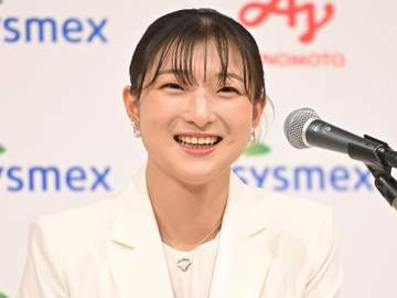 新婚の坂本花織さん 「私がずっと片思い」生放送でオノロケ連発 「背が高くて、ザ・イケメン」「3人でいてもずっと腕組んで」「顔が溶けてデレデレ」親友スケーターも証言