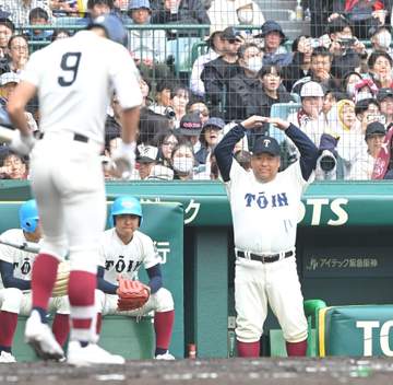 大阪桐蔭 西谷浩一監督が智弁学園のエースに「No.1のピッチャー」お立ち台で相手をたたえる 名将らしい格言も「甲子園は良い投手を打って成長できる」