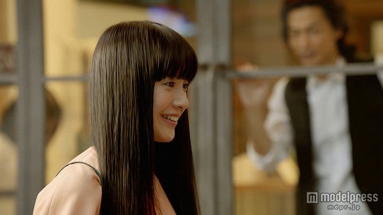 吉高由里子の“フリフリポーズ”が可愛い　早業にもチャレンジ