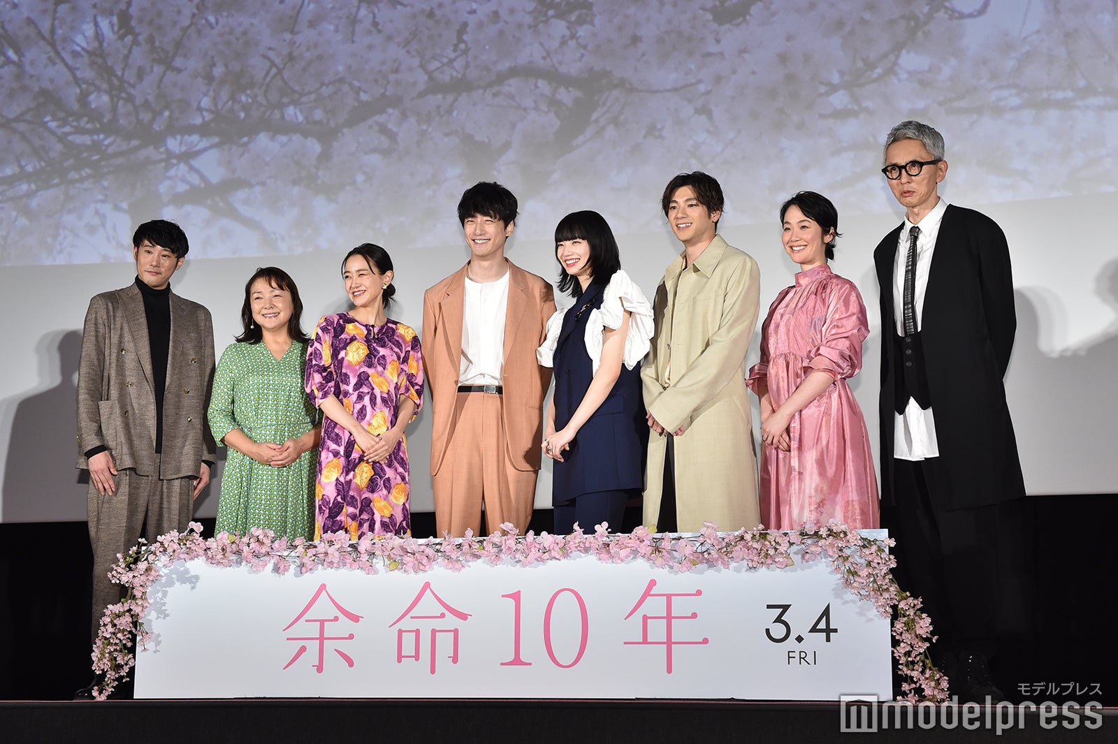 （左より）藤井道人監督、原日出子、奈緒、坂口健太郎、小松菜奈、山田裕貴、黒木華、松重豊 （C）モデルプレス