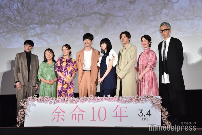 (左より)藤井道人監督、原日出子、奈緒、坂口健太郎、小松菜奈、山田裕貴、黒木華、松重豊 (C)モデルプレス