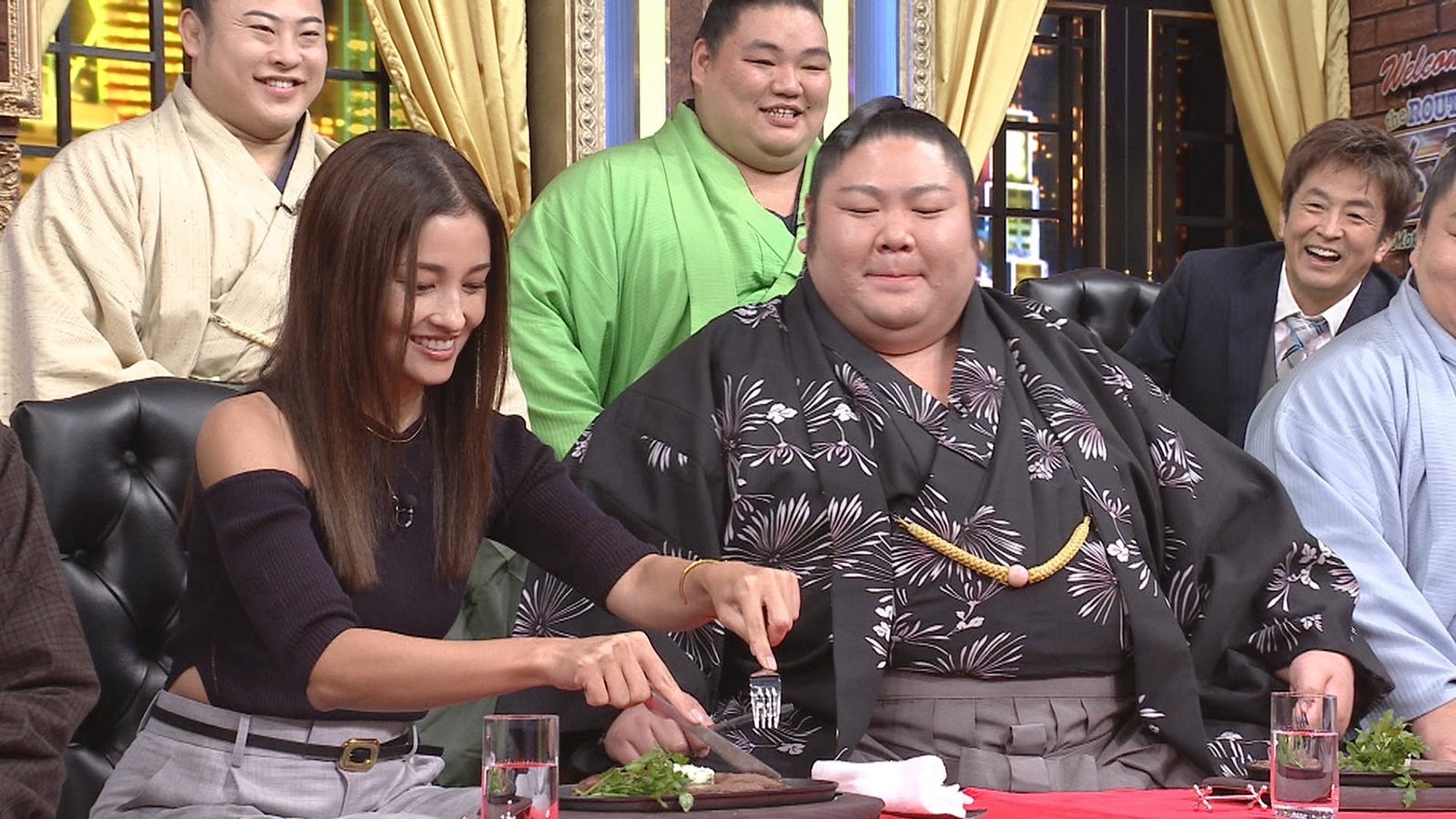 黒木メイサ＆追手風部屋の関取衆（C）日本テレビ