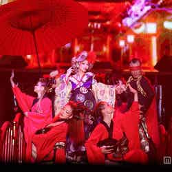 復帰後初のツアー最終公演を迎えた倖田來未／オープニングでは花魁の演出で「JAPONESQE」を表現