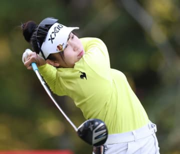 「きゅんきゅん～♥」 人気女子ゴルファーが今度はパトカーからニコリ マネジャー投稿にSNS「制服似合いすぎ！それ反則でしょ！」「可愛い逮捕して」