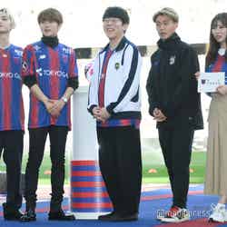 （左から）SKY-HI、Nissy、小野友樹、荒木遼太郎選手、橘ゆりか（C）モデルプレス