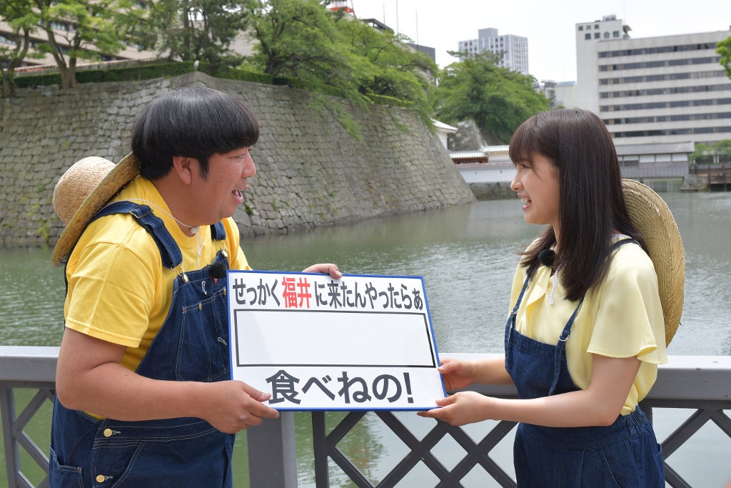 日村勇紀、土屋太鳳（C）TBS