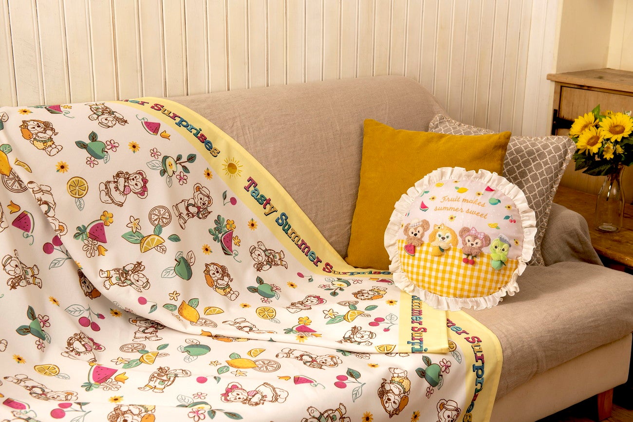 クッション4,300円マルチクロス4,000円（C）Disney