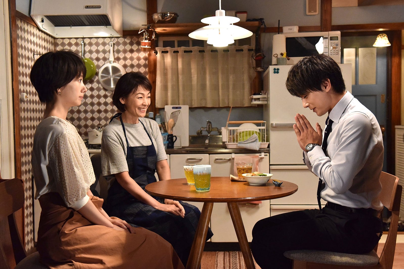 波瑠・財前直見・吉沢亮／「サバイバル・ウェディング」第8話より（C）日本テレビ