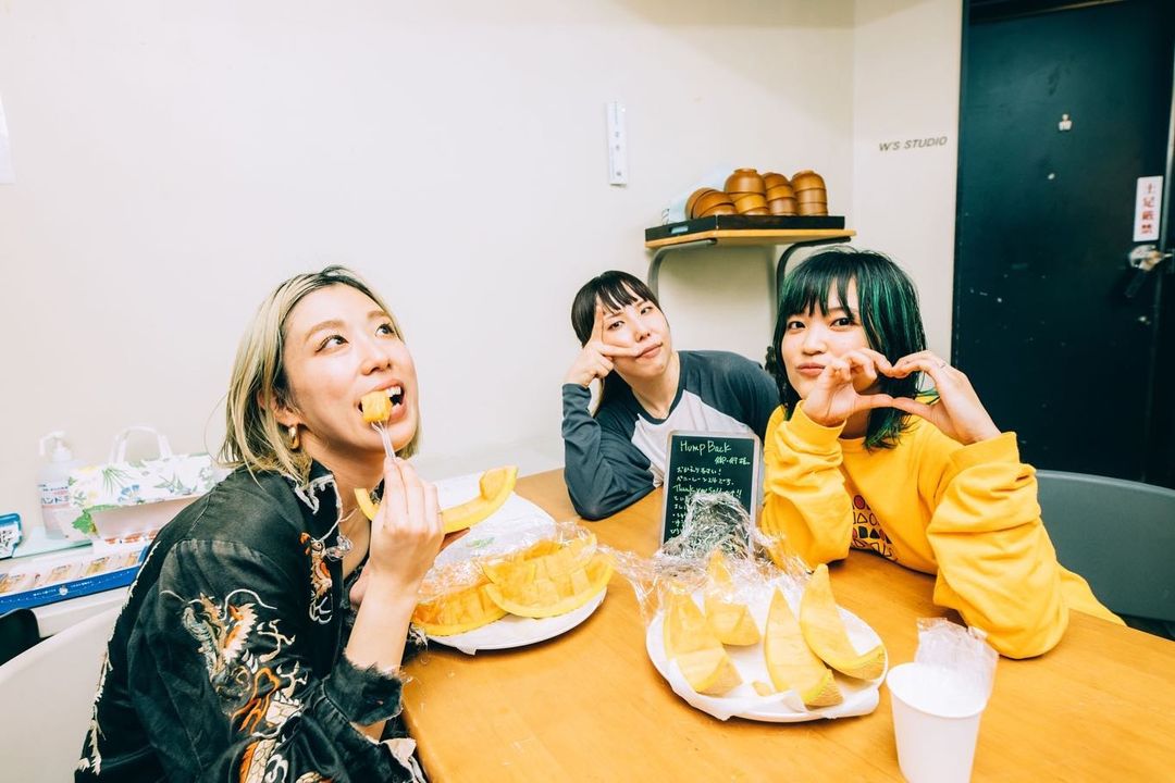 3人組ガールズバンドHump Back、メンバーの妊娠発表 ライブ活動は一時休止