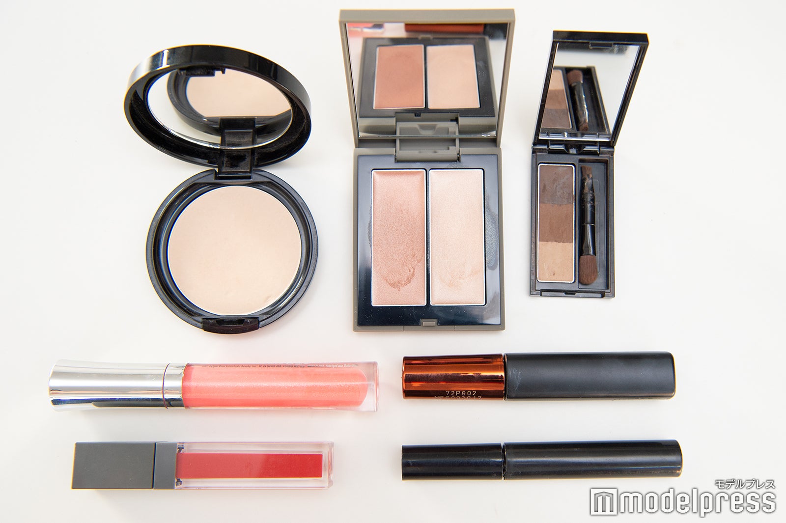 戸部洋子アナウンサーのポーチの中身は？（C）モデルプレス