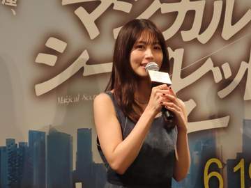 有村架純の圧巻ノースリーブ！レベチな透明感にファン熱視線