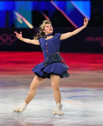 「華ありすぎ！」アリサ・リュウがエキシビ衣装でも魅了 五輪イメージのカラフルボタン「背中も開いてて可愛い」