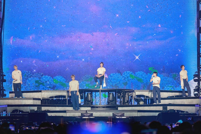 TOMORROW X TOGETHER(P)&(C)BIGHIT MUSIC