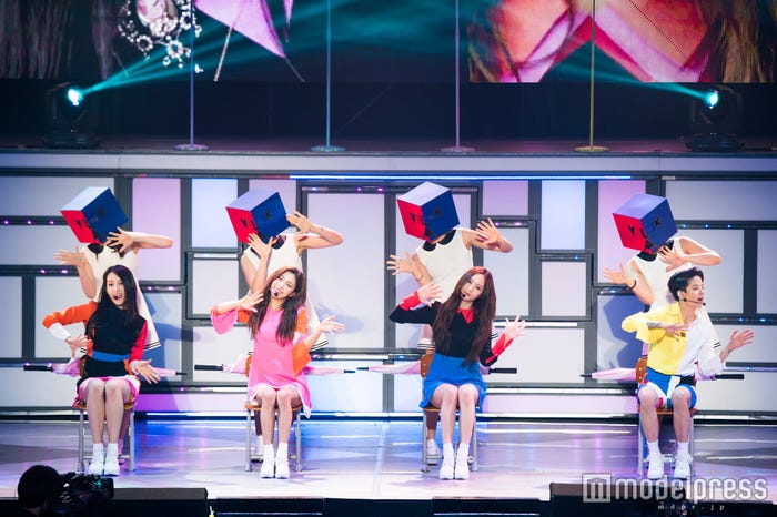 「f(x) the 1st concert DIMENSION 4 - Docking Station in JAPAN」(左から)ビクトリア、ルナ、クリスタル、エンバ