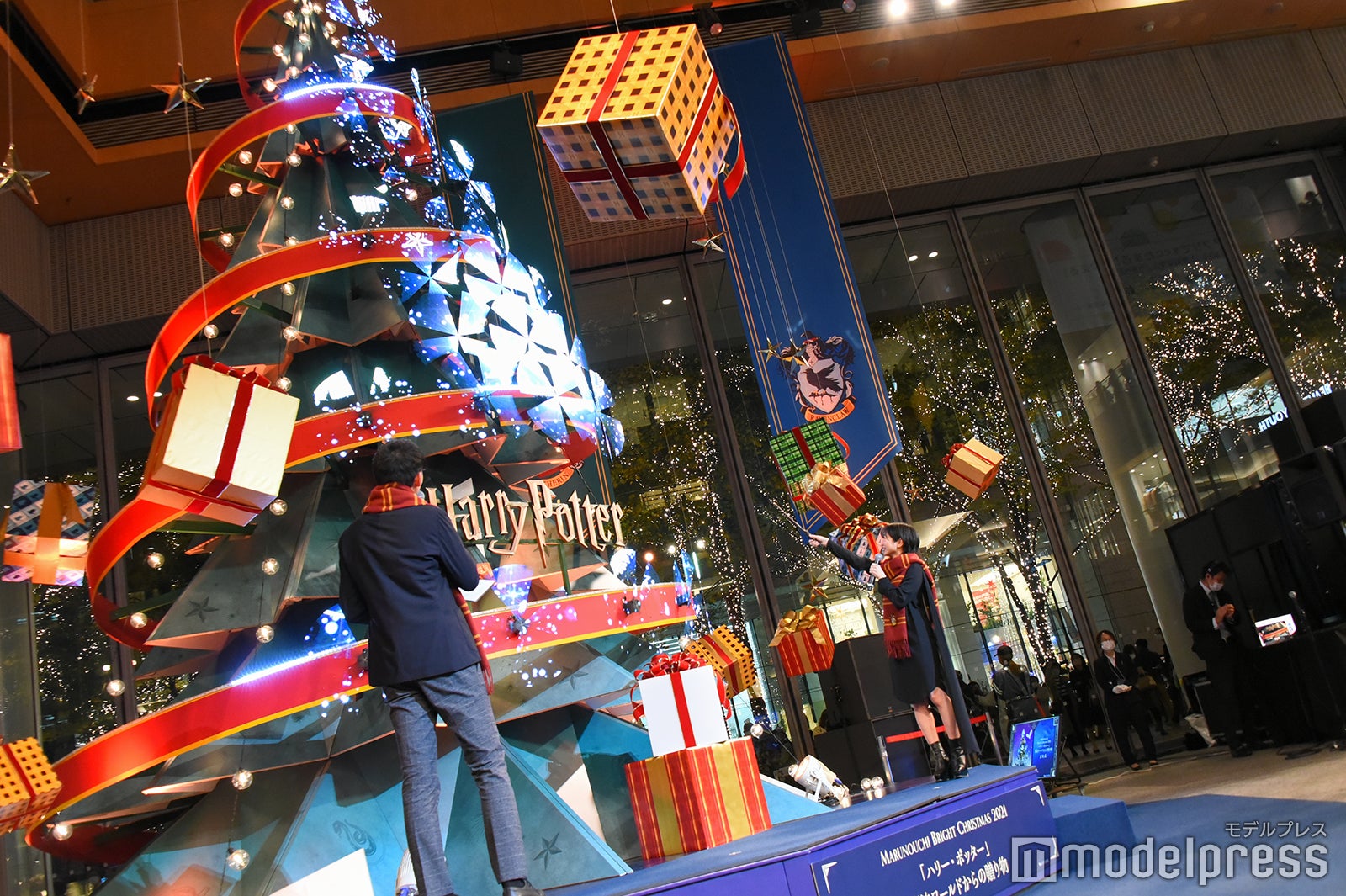 ツリーが点灯！（C）モデルプレス