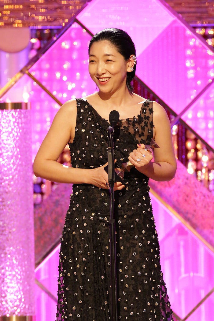 安藤サクラ、“2年連続”最優秀助演女優賞 異例の受賞に「まさかの展開に声が出ない」＜第47回日本アカデミー賞＞